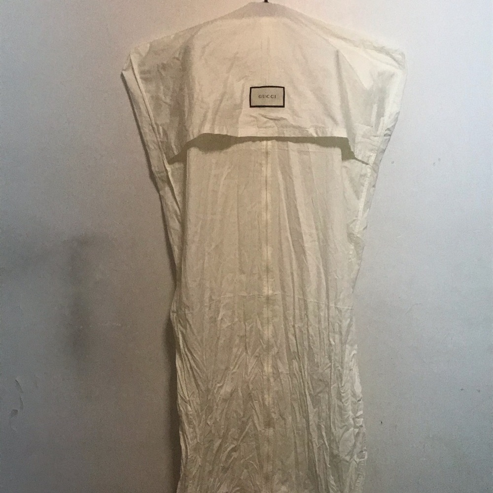 Gucci White Garment Bag x Black Velvet Hanger - Picture 2 of 4
